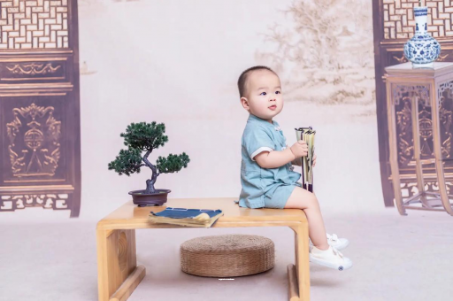 泰州宝宝眼睛肿是什么原因